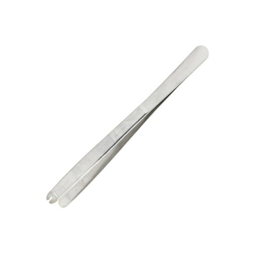 修理用ピンセットでチャックを開ける